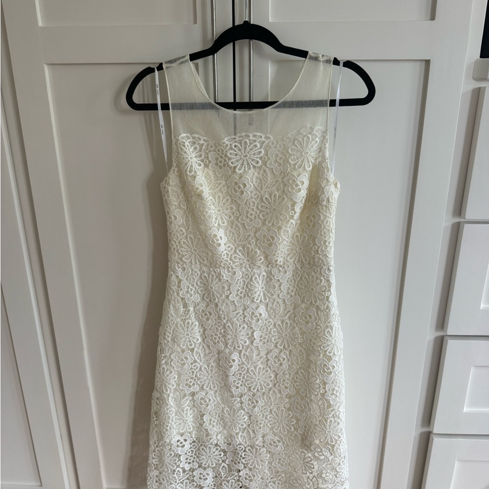 Julia Jordan Cream Sleeveless Scoop Neck Sheath Dress
